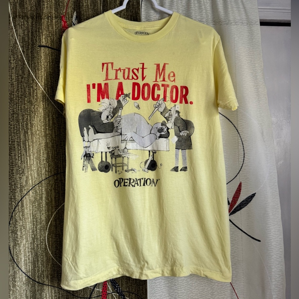 Operation Game Yellow Graphic T-Shirt with Doctor Print -Sz M
